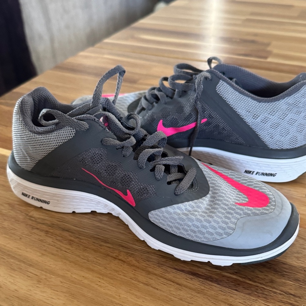 Nike Running Women's Athletic Shoes in Gray and Pink size 6